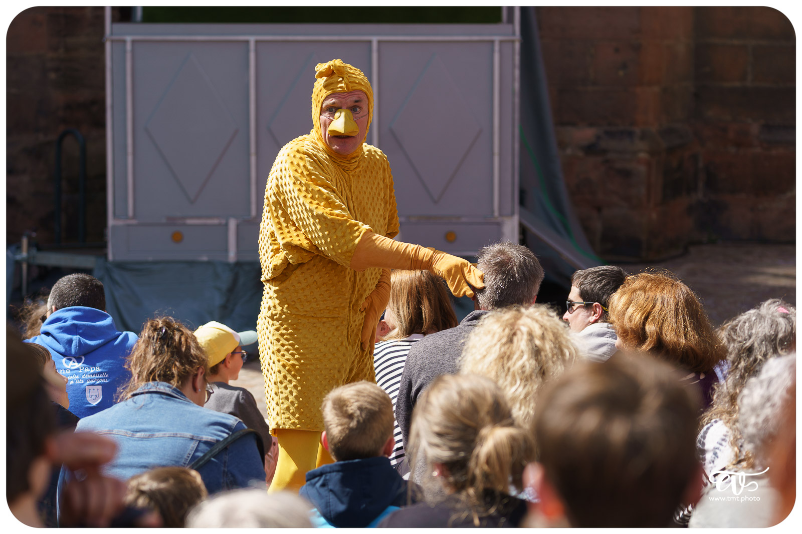 UN POUR TOUS TOUS POUSSIN ! - LES ARTS PITRES